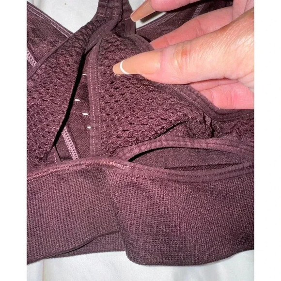Victoria Sport Laser Cut Seamless Sports Bra Medium Wine Color Yoga Pilates - Picture 7 of 9